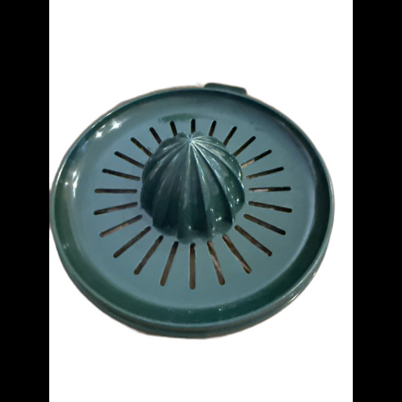 Vintage SET 2 PYREX ACCESSORIES MEASURE-MATES 32 oz Measuring Cup GRATER & JUICE - Picture 3 of 9